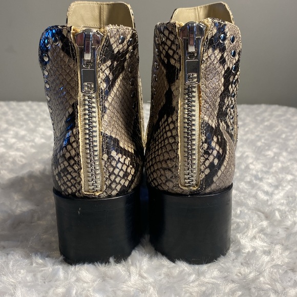 Steve Madden booties size 7.5 leather snakeskin pointed toes - Picture 5 of 11